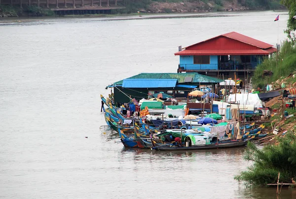 Problema de lixo em Phnom Penh, 7, River — Fotografia de Stock