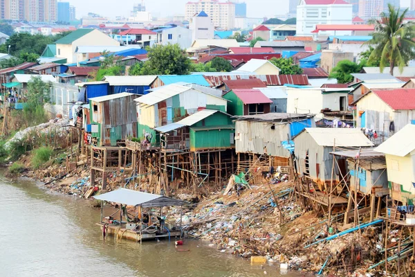 Problema de lixo em Phnom Penh, 13, River — Fotografia de Stock