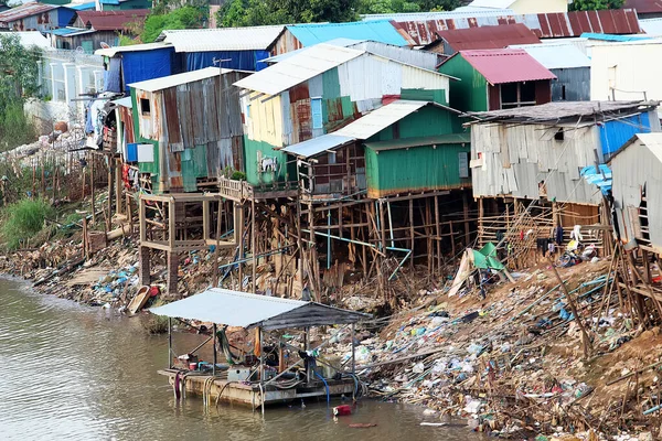 Problema de basura en Phnom Penh, 8, Río Imagen de stock