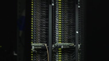 Bir internet veri merkezinin gözlemlenmesi. 