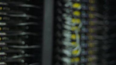 Bir internet veri merkezinin gözlemlenmesi. 