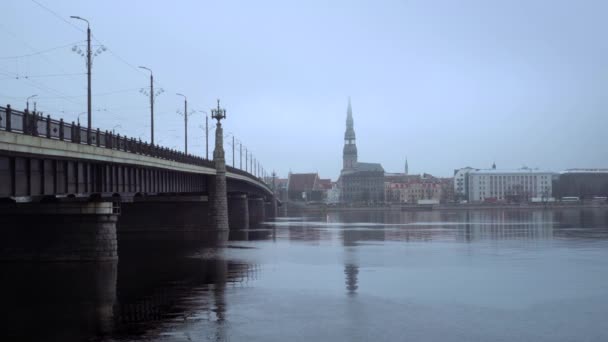 Рига Латвія 12252017 Встановлення Зйомок Риги Під Час Туманного Ранку — стокове відео