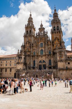 Santiago de Compostela, Galiçya, İspanya; 08-03-2013:Santiago de Compostela Katedrali turistlerle çevrili. Burası Camino de Santiago'nun sonunda, hacıların güzergahın sonuna geldiği büyülü ve duygusal bir yer.