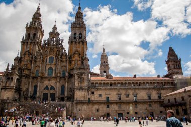 Santiago de Compostela, Galiçya, İspanya; 08-03-2013:Santiago de Compostela Katedrali turistlerle çevrili. Burası Camino de Santiago'nun sonunda, hacıların güzergahın sonuna geldiği büyülü ve duygusal bir yer.