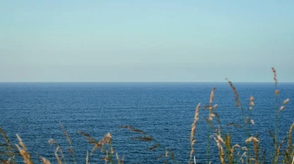 Paisagem Oceano Com Linha Horizonte Centrada Imagem Céu Topo Oceano — Fotografia de Stock