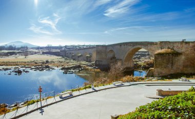 El Puente del Arzobispo, Toledo eyaleti, Castille-La Mancha, İspanya. Başpiskoposun köprüsü. 