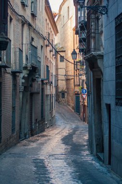 İspanya'nın Toledo şehrinin güzel sokakları ve cephelerinin detayları
