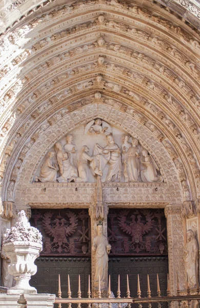 Bağışlama Kapısı Toledo Katedrali — Stok fotoğraf