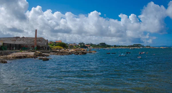 Piękny Widok Illa Arousa Galicja Plaża Morze Wiatr Niebieskie Zachmurzone — Zdjęcie stockowe