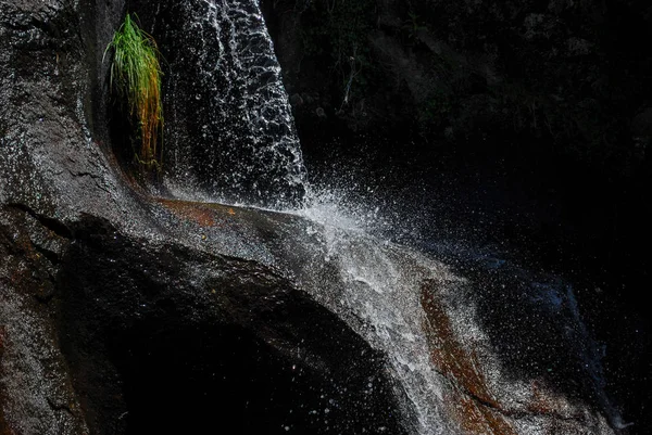 Salpicaduras Agua Caer Cascada — Foto de Stock