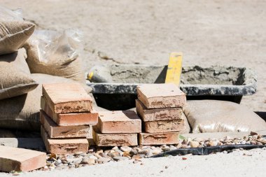 Tuğla, çimento, kum ve inşaat malzemeleri