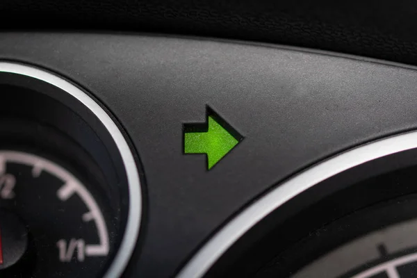 Car turn signal light, right arrow