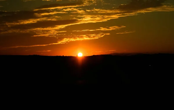 Schöner Sonnenuntergang Mit Der Sonne Horizont Und Einem Schönen Himmel — Stockfoto