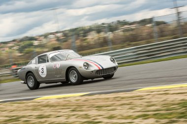 Jarama, Madrid, İspanya turu; Nisan 2016: Ferrari 275 GTB Jarama pistinde klasik bir otomobil yarışı