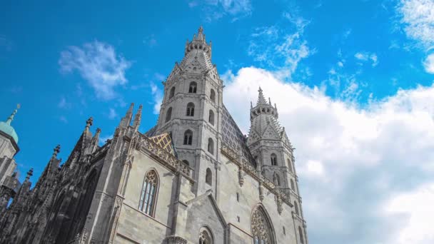 Video Katedralen Wien Österrike Med Blå Himmel Och Moln Passerar — Stockvideo