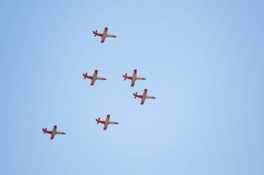 Kartal devriye uçakları İspanyol bayramı kutlamaları için yola çıktılar.