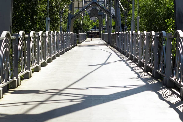 Hladký most v parku na Slunečném — Stock fotografie