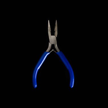 Siyah arka plan üzerinde mavi tutaslı kullanılmış çerçeveler