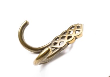 Beyaz arka planda giysiler için kanca ayır