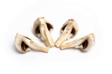 Şampiyon mantar kesimi beyaz arkaplan izole