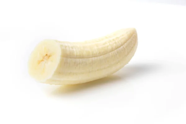 半剥皮香蕉在白色的背景隔离 — 图库照片