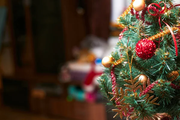 Noel arkaplanı, noel ağacı dairede, boşlukta
