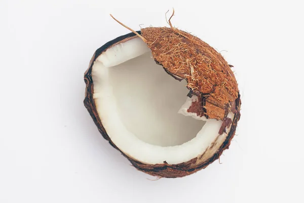 Pedaço de cocos no fundo branco isolado, espaço de cópia, flatley — Fotografia de Stock