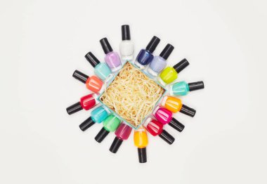 konsept, manikür ojeli, pedikür beyaz arkaplan, kopyalama alanı, düz yatış