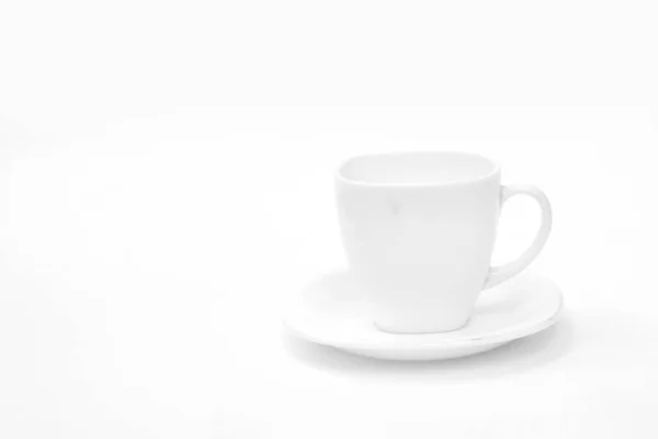 Белый стакан на белом фоне изолировать, копировать пространство — стоковое фото
