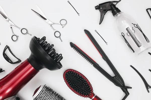 Professionella objekt för en frisörer, frisyrer på en vit bakgrund, layout — Stockfoto