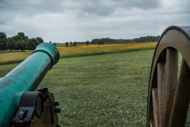 Eski İç Savaş top hattı savaşa hazır