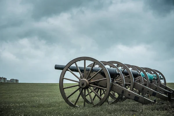 Old Civil War cannon line prepared for battle — Stock Photo, Image