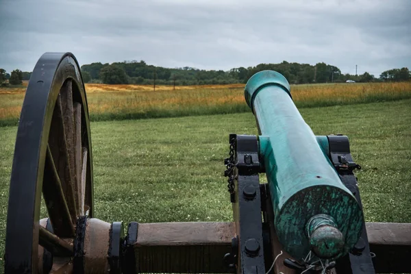 Gamla inbördeskriget kanon linje förberett för strid — Stockfoto