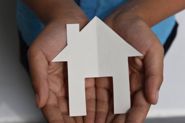 Kağıt Kesiği Aile Evi el resmi 