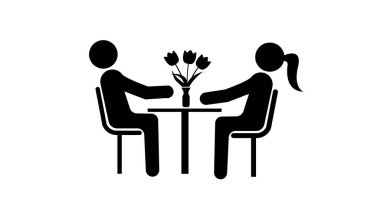  Randevuda güzel bir çift masada birlikte oturur.