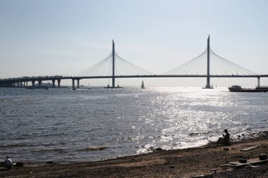 St. Petersburg şehrinin Neva Nehri'ni çevreyolu.