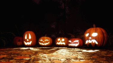 Çeşitli yakın Jack-o-lantern oyulmuş halloween pumpkins düşen sonbahar yaprakları korkunç orman içinde karanlık geceleri kapalı bir yerde. 3d render dosyamın şenlikli 3d çizim.