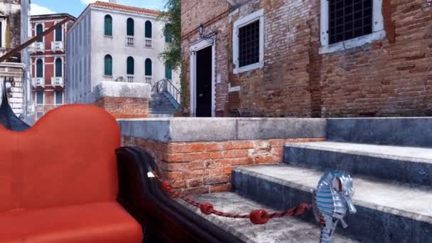 Extrém Közeli Kilátás Hagyományos Velencei Gondola Egy Vízcsatorna Velencében Ősi — Stock videók