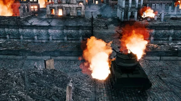 Distrutta dopo la guerra strada della città con serbatoio in fiamme — Foto Stock