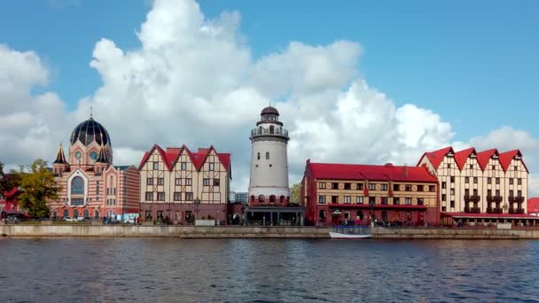 Embankment Vila Dos Peixes Com Edifício Novo Sinagoga Koenigsberg Farol — Vídeo de Stock