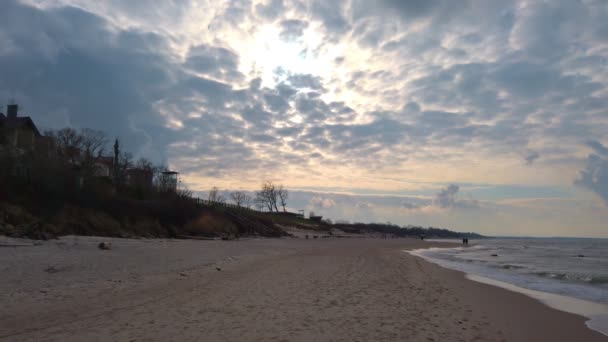 Spiaggia Sabbia Isolata Sulla Costa Del Mar Baltico Con Pochi — Video Stock