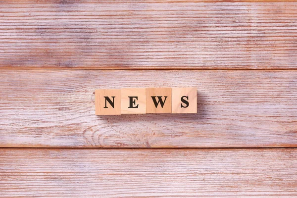 Sms Nieuws Houten Kubus Breaking News Media Aankondiging Sociaal Concept — Stockfoto