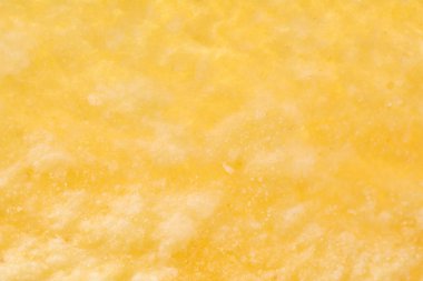 Tuz zeminli bulanık makro çipler. Odaklanmamış Patates Atıştırma dokusu. Seçici odak görünümü