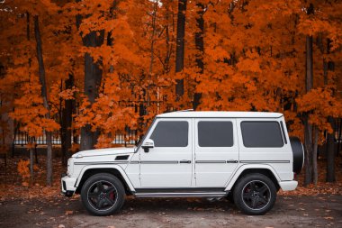 Beyaz Mercedes G-klasse olmadan herhangi bir Etiketler