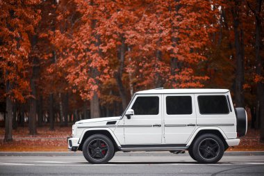 Beyaz Mercedes G-klasse olmadan herhangi bir Etiketler