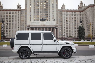 Beyaz Mercedes G-klasse olmadan herhangi bir Etiketler