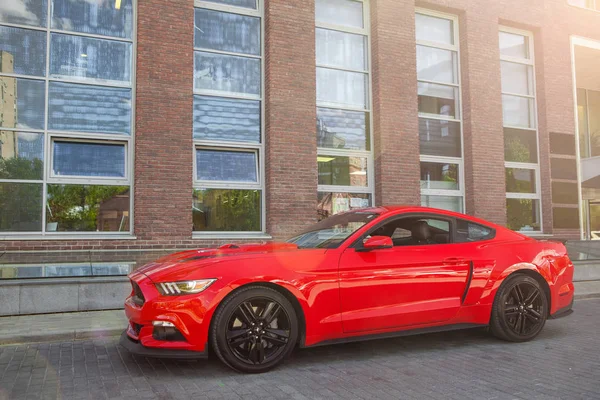 Κόκκινο Ford Mustang Χωρίς Lables — Φωτογραφία Αρχείου