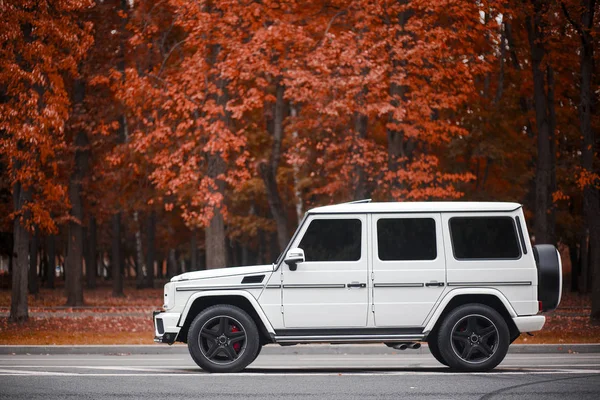 White Mercedes Klasse Any Lables — Stock Photo, Image