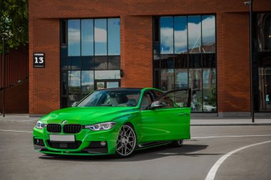 BMW 3 serisi ile Etiketler