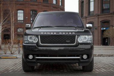 Siyah Range Rover Moskova'da